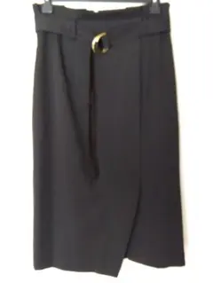 【値下げしました】新品　タイトスカート　スリット入り　黒色　共布ベルト付き