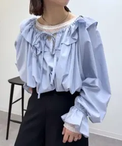 mysticフリル付きライトブルーブラウス