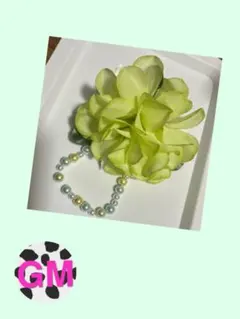 イエローグリーン　ライムグリーン コサージュ パールビーズ付き