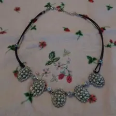 エレガントなパールクリスタルネックレス