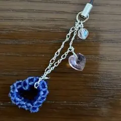 3mmのスワロフスキーで作った　青ハートストラップ