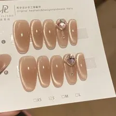 ヌードピンク グラデーション ネイルチップ マグネットキラキラ　ストーン付き