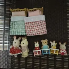 シルバニアファミリー 人形セット ベッド付き