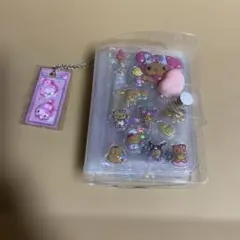 シール帳完成品。カラフルキャラクターシール帳です。キーホルダー付きです。