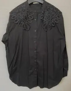 アースミュージックアンドエコロジー　レース襟付きブラウス