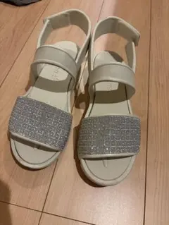 最終お値下げしました✨FOOTNESS サンダル ホワイト ラメ