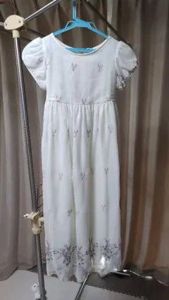 ワンピース　ホワイト刺繍半袖