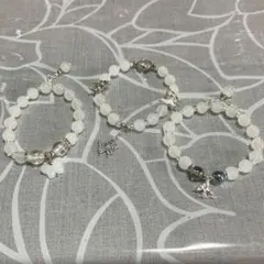 ホワイトビーズと蝶のチャームブレスレットセット