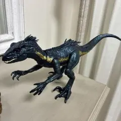 マテル　インドラプトル　ジュラシックワールド　恐竜　鳴く