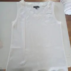 レース付きVネックノースリーブトップス