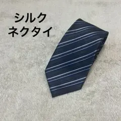 ネイビー ストライプ シルクネクタイ　シンプル　定番　メンズ小物　ビジネススーツ