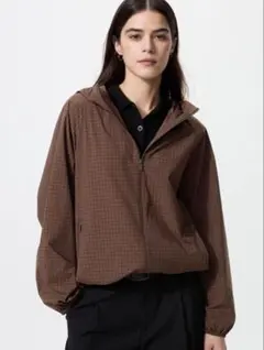 UNIQLO ポケッタブルUVカットパーカーブラウン チェックのサムネイル