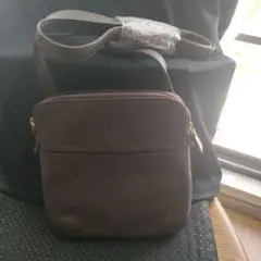 極美品 DAKS 牛革サコッシュオトナの逸品！