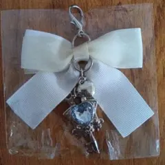 リボンチャーム　白　新品未使用