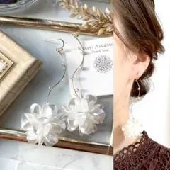 ゆらゆら❤︎ウェーブパール　ホワイトフラワーボール　ピアス　イヤリング