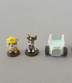 パウ・パトロール 　バスボム　フィギュア　ラブル　トラッカー　エベレスト