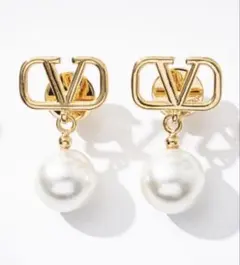 VALENTINO Vロゴ パール ピアスのサムネイル