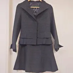 UNTITLEDダークグレー スカートスーツ