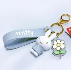 ミッフィー　ストラップ付きキーホルダー　ブルー