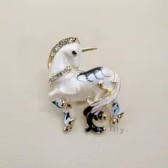 【ブローチ】ユニコーン × ラインストーン ＊ 馬 ホワイト