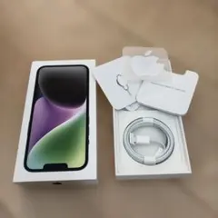 iPhone 14箱、Lightningケーブル