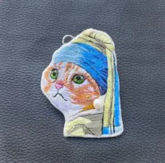 刺繍ビーズブローチ／キーチェーン　真珠の耳飾りの少女　猫