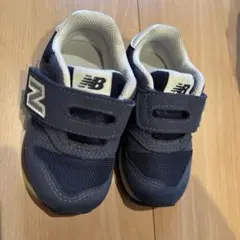 new balance ネイビー　キッズスニーカー 13cm