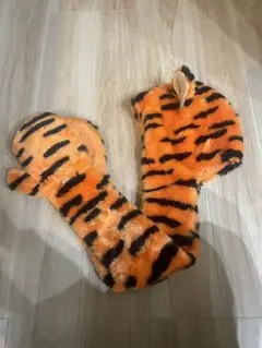 トラの耳付きフェイクファー被り物　ティガー　ファンキャップ　マフラーキャップ