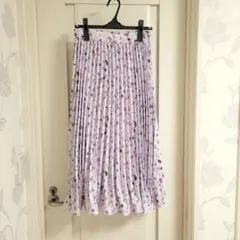 新品、未使用。ITS'DEMOの花柄プリーツスカートのサムネイル