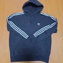 【大人気】adidas アディダス パーカー 黒　胸元ロゴ刺繍 トレフォイル M