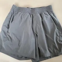 ルルレモングレーショートパンツ サイドポケット付きのサムネイル