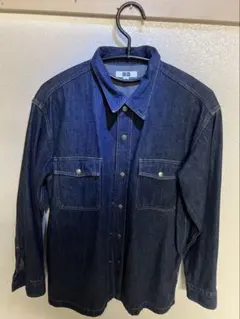 濃いデニムボタンシャツ