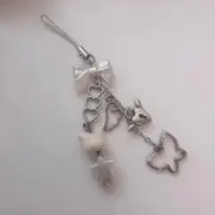 絲帶和心形吊飾