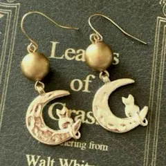 三日月に憩う猫とヴィンテージパールの ピアスorイヤリング　ゴールドカラー