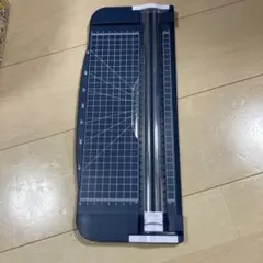 ダイソー ペーパーカッター (分度器付きスライド式裁断機)のサムネイル