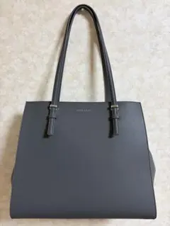 CHARLES & KEITH サンサクラッシックダブルハンドルトートバッグのサムネイル