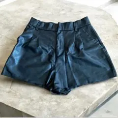 ブラック ショートパンツ