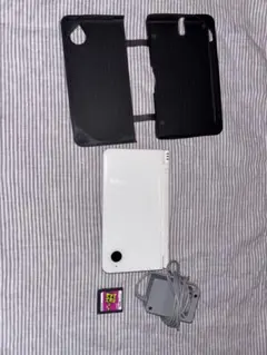 ニンテンドーDSホワイト 本体と付属品