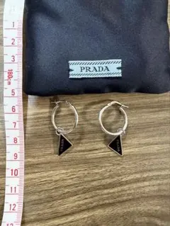 PRADA プラダ シンボル トライアングルロゴ イヤリング イヤーカフ