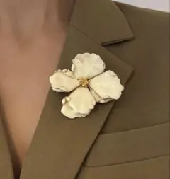 【新品】ブローチ　フラワー　お花
