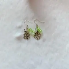 四葉のクローバー　シルバー　クリアグリーン　パール♡NO.48