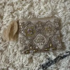 ビーズ刺繍タッセル付きポーチ