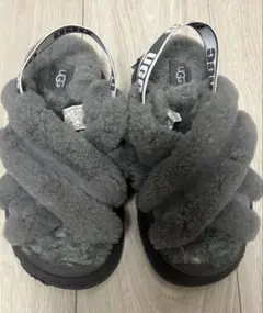 UGG サンダル 厚底 ファー グレー - メルカリ