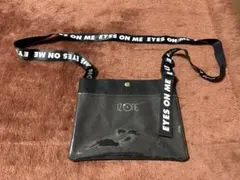 IZ*ONE アイズワン テープロゴショルダーバッグ