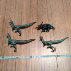 ジュラシックワールド　ガチャガチャ　ブルー＆ナーストケラトプス
