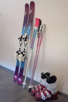 子供用スキー　板130cm　ブーツ22-23cm　ストック100cm　手袋