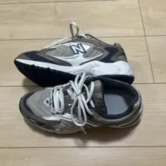 New Balance 725 スニーカー 茶色