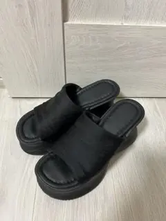 黒 クロスストラップ プラットフォームサンダル