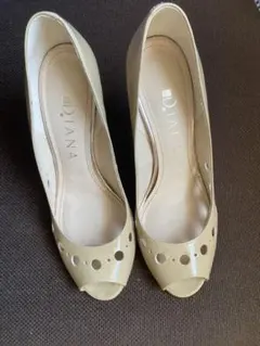 DIANA ダイアナ オープントゥパンプス　人気のベージュ