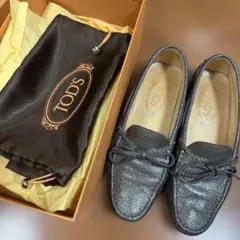 し*ん様 tod's 40(26cm) レディースローファー 美品 - メルカリ